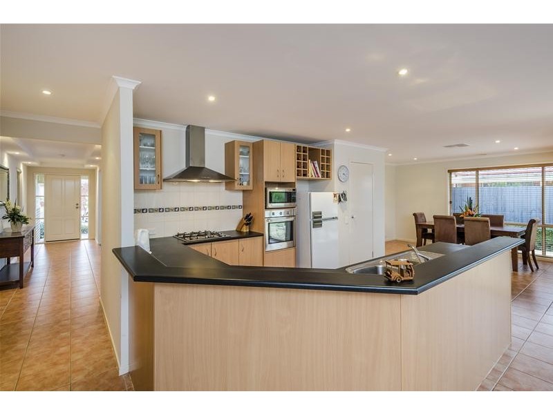 4 Pitanga Gardens, Werribee VIC 3030