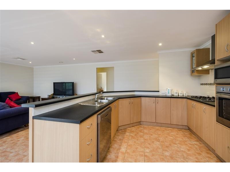 4 Pitanga Gardens, Werribee VIC 3030
