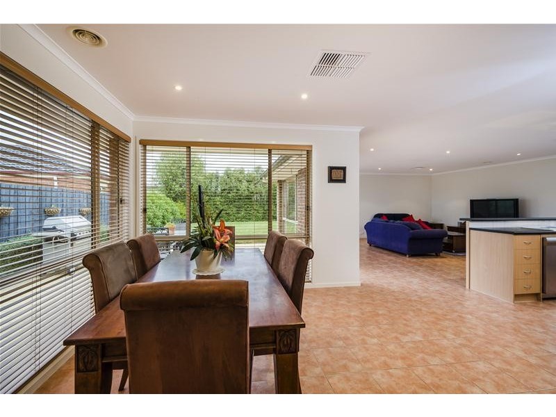 4 Pitanga Gardens, Werribee VIC 3030