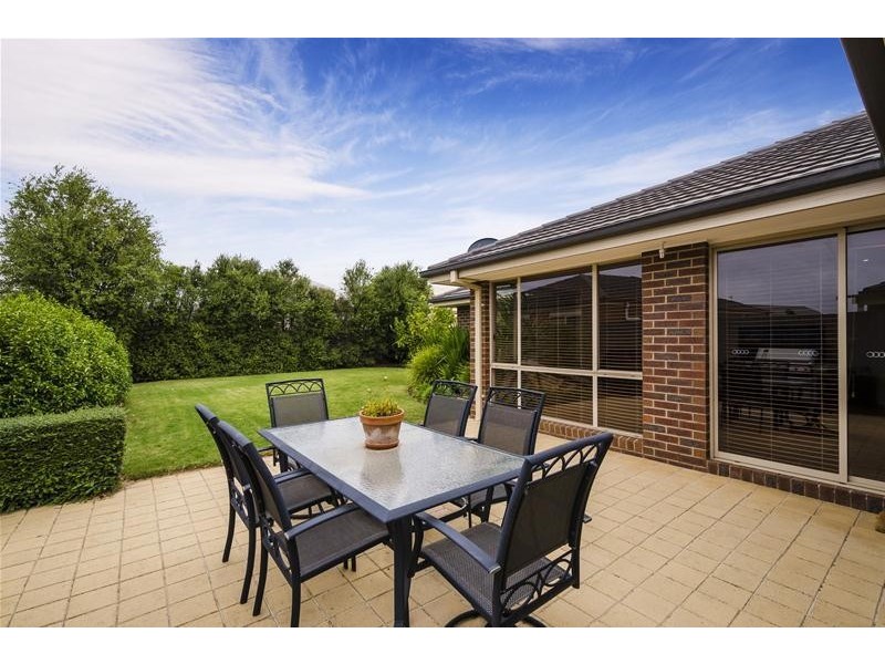 4 Pitanga Gardens, Werribee VIC 3030