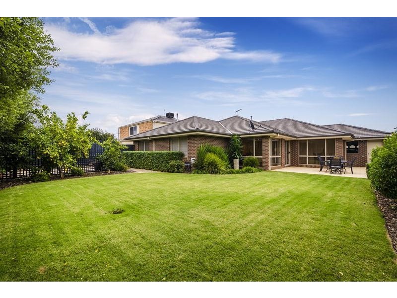 4 Pitanga Gardens, Werribee VIC 3030