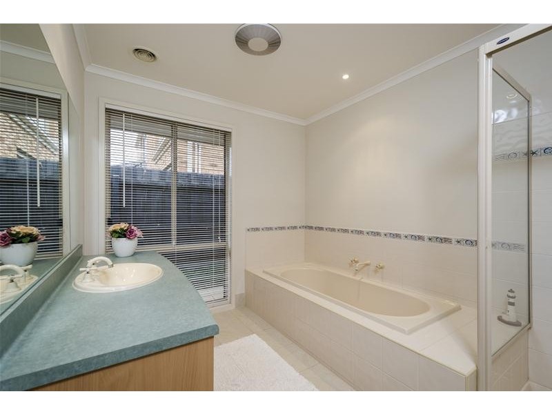 4 Pitanga Gardens, Werribee VIC 3030