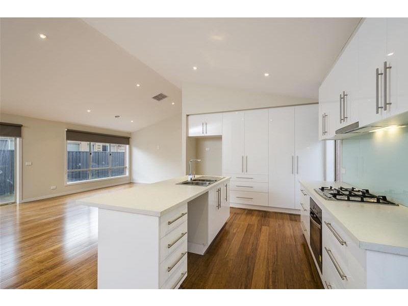 14 Bellfield Avenue, Wyndham Vale VIC 3024