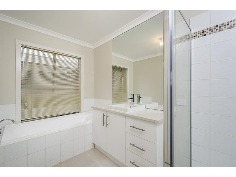 14 Bellfield Avenue, Wyndham Vale VIC 3024