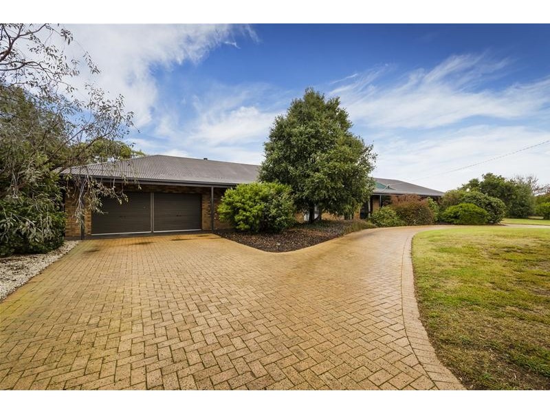 9 Redgum Close, Werribee VIC 3030
