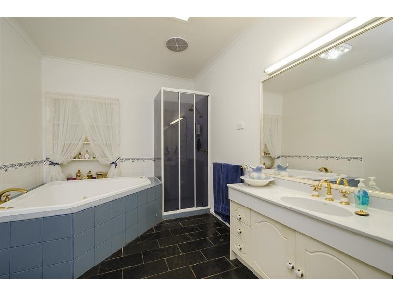 9 Redgum Close, Werribee VIC 3030