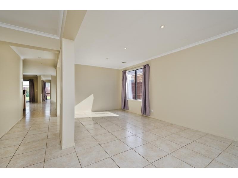 22 Macadamia Grv, Werribee VIC 3030