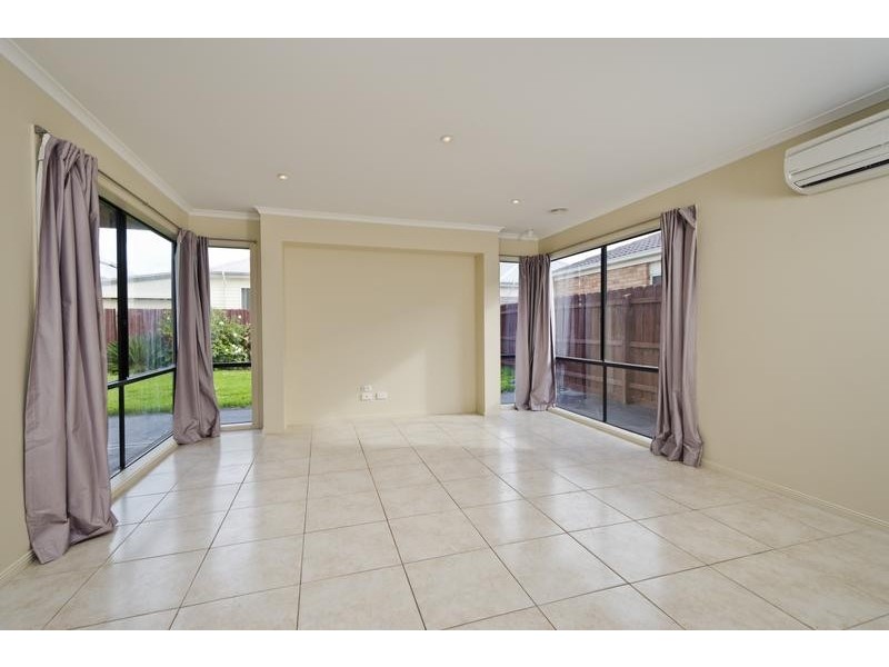 22 Macadamia Grv, Werribee VIC 3030