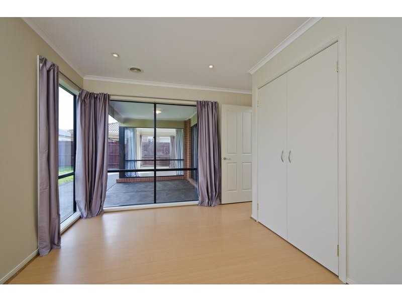 22 Macadamia Grv, Werribee VIC 3030