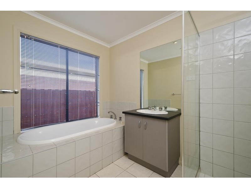 22 Macadamia Grv, Werribee VIC 3030