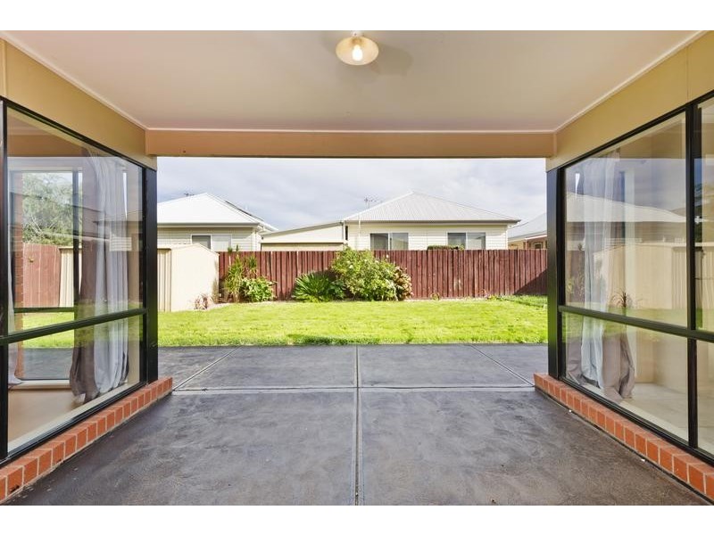22 Macadamia Grv, Werribee VIC 3030