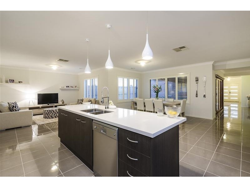 32 Filmont Drive, Werribee VIC 3030
