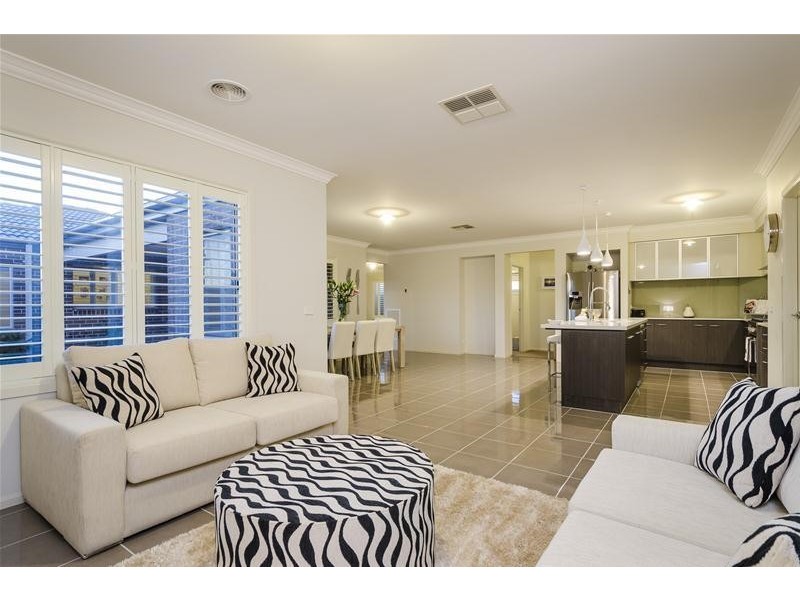 32 Filmont Drive, Werribee VIC 3030