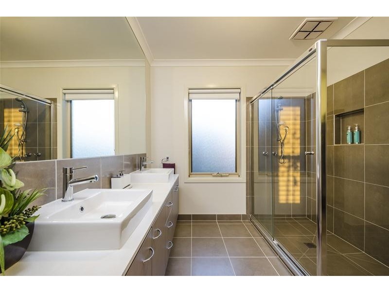32 Filmont Drive, Werribee VIC 3030