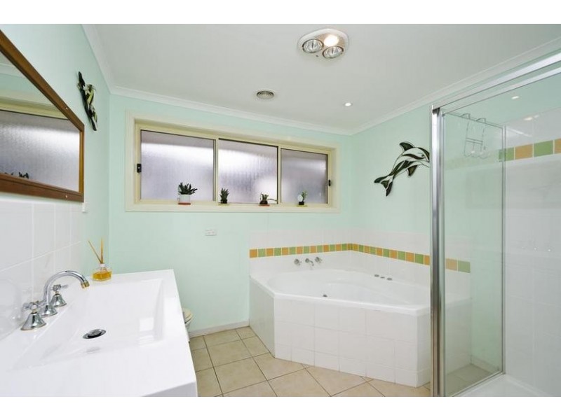 15 Clay Ave, Hoppers Crossing VIC 3029