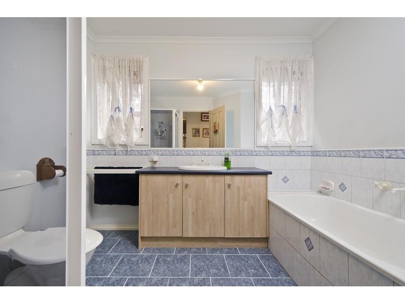 1 Bemm Crt, Werribee VIC 3030