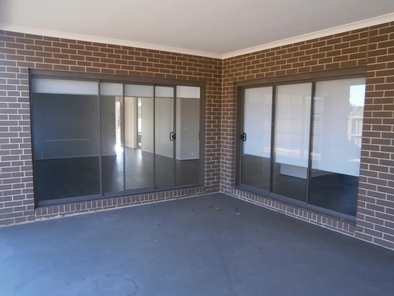 8 Carisbrook Circuit, Truganina VIC 3029