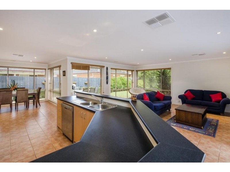 4 Pitanga Garden, Werribee VIC 3030