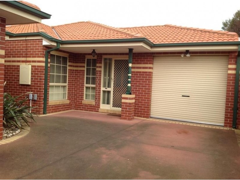 2/14 West County Drive, Wyndham Vale VIC 3024