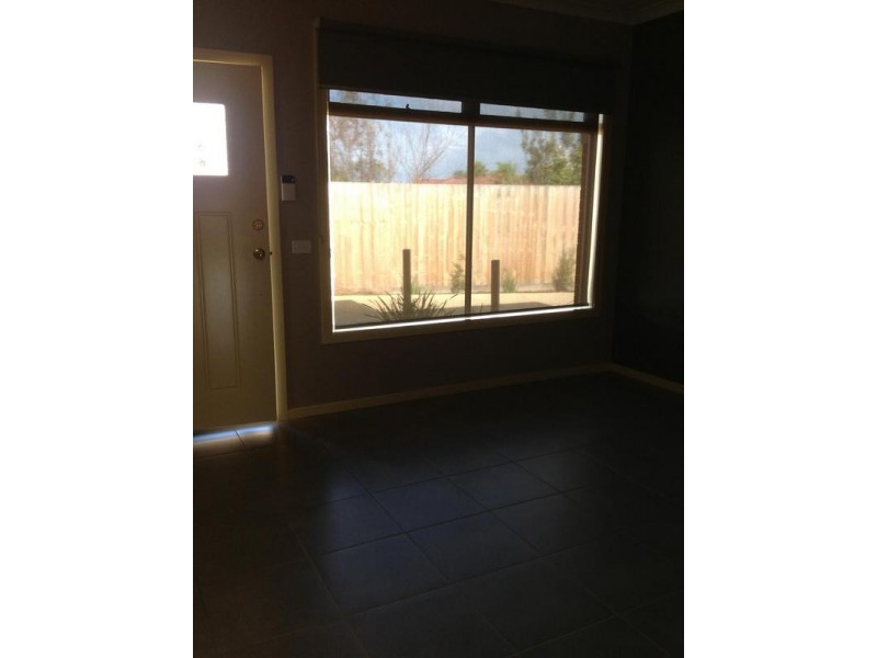 4/3 Redwood Drive, Hoppers Crossing VIC 3029