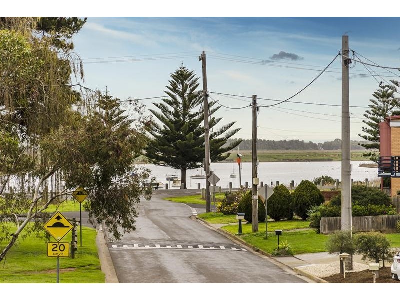 1/9 Finch Road, Werribee South VIC 3030