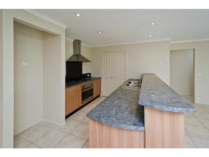 22 Macadamia Grove, Werribee VIC 3030