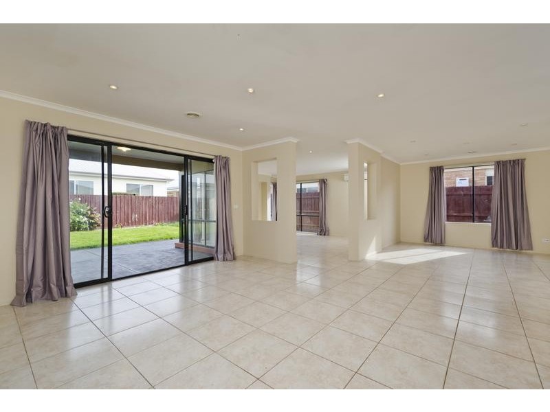 22 Macadamia Grove, Werribee VIC 3030