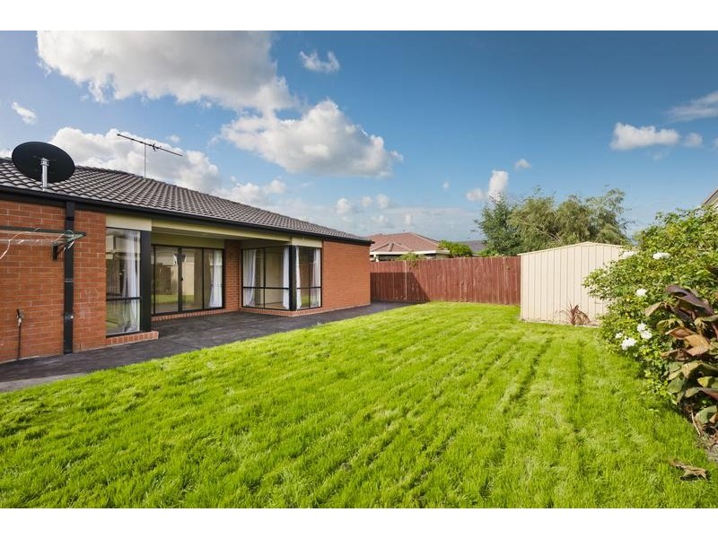 22 Macadamia Grove, Werribee VIC 3030