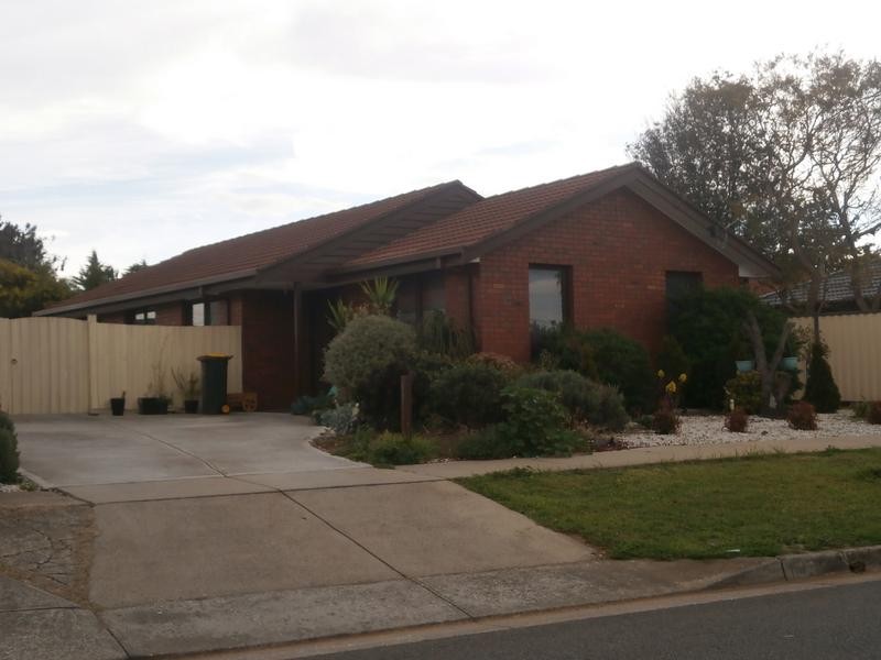 2 Hotham Crescent, Hoppers Crossing VIC 3029