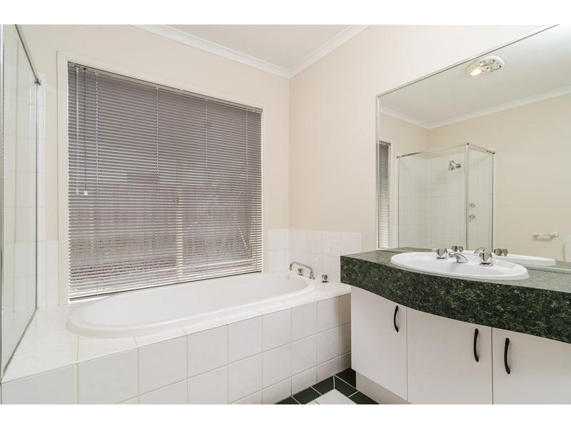 4 Trentham Close, Hoppers Crossing VIC 3029