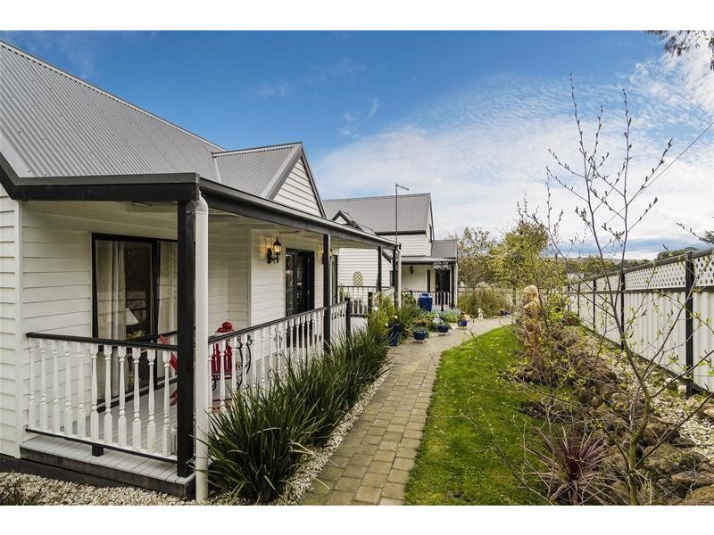 4 & 4a Grant Street, Daylesford VIC 3460