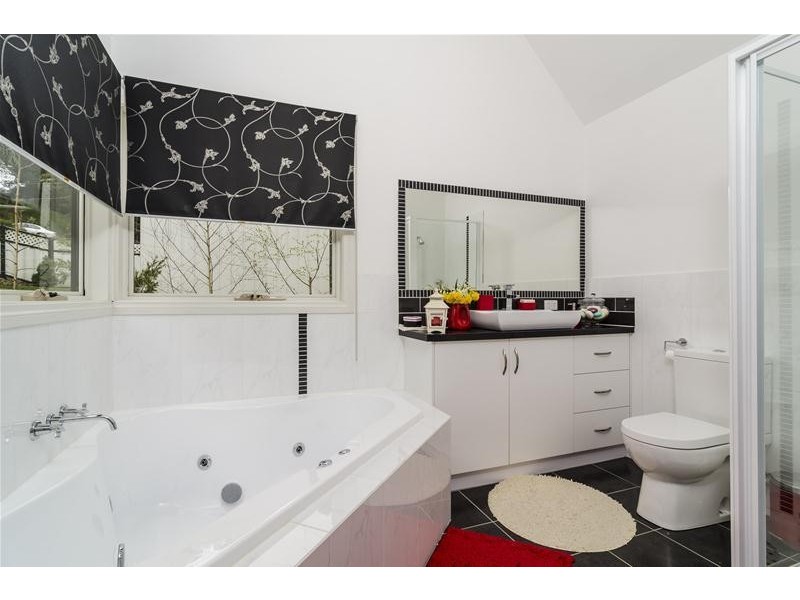 4 & 4a Grant Street, Daylesford VIC 3460