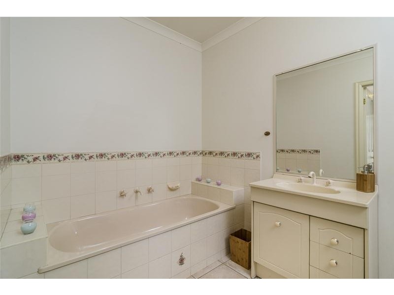 2/153 Kingston Boulevard, Hoppers Crossing VIC 3029