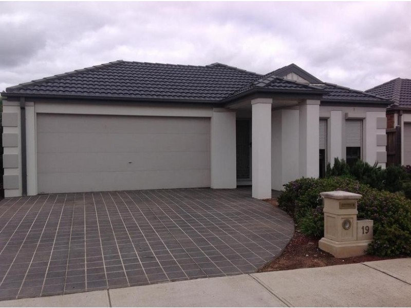 19 FARFALLA WAY, Tarneit VIC 3029