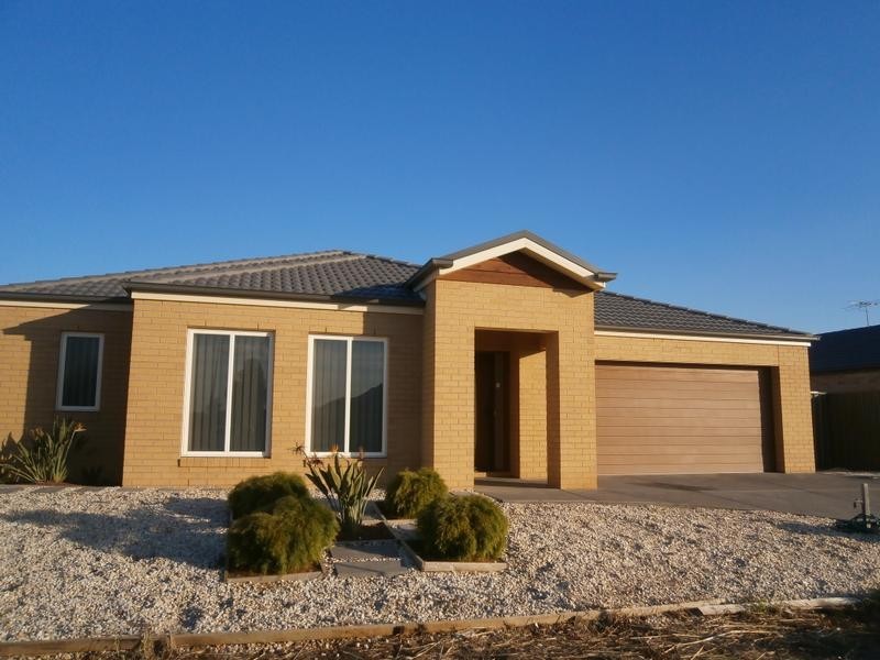 8 Carisbrook Circuit, Truganina VIC 3029