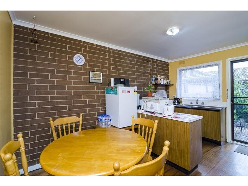 2/27 Deutgam Street, Werribee VIC 3030