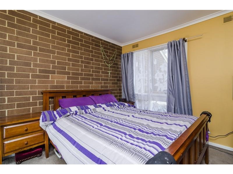 2/27 Deutgam Street, Werribee VIC 3030
