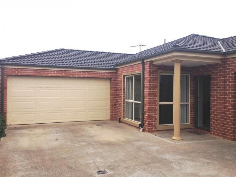 2/21 Trish Walk, Werribee VIC 3030