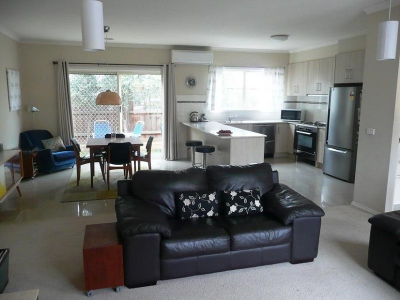 2/21 Trish Walk, Werribee VIC 3030