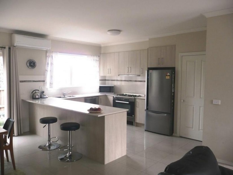 2/21 Trish Walk, Werribee VIC 3030