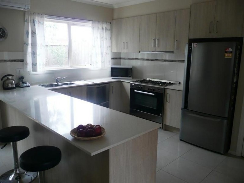 2/21 Trish Walk, Werribee VIC 3030