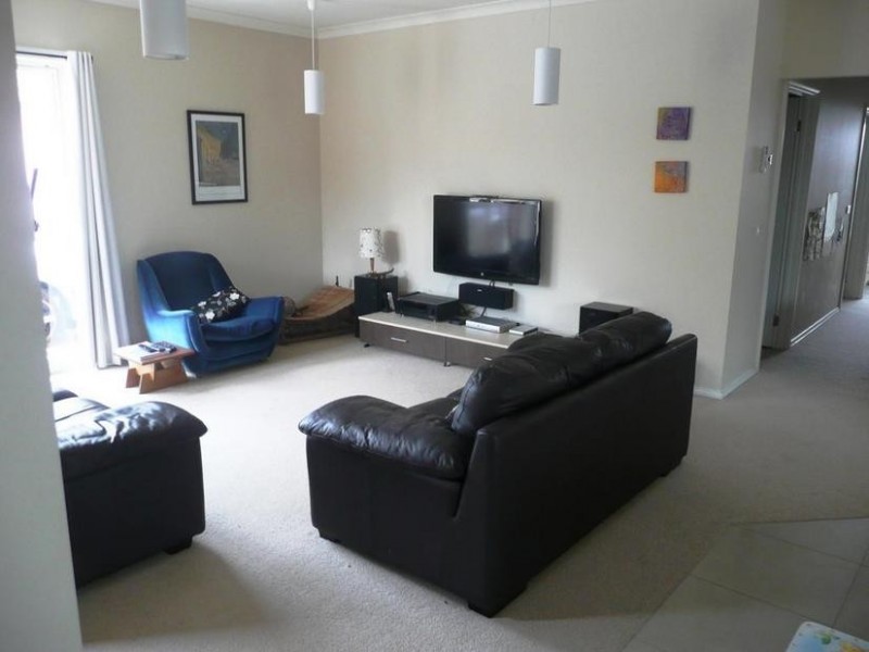 2/21 Trish Walk, Werribee VIC 3030
