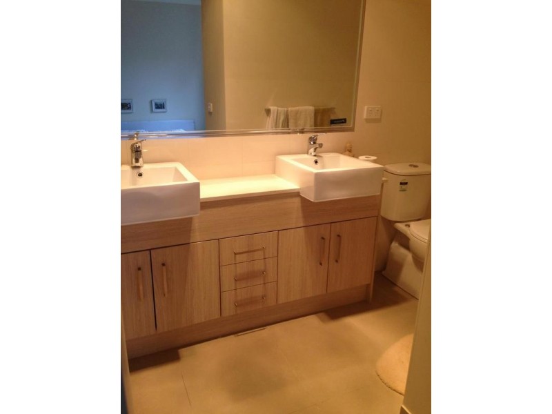 2/21 Trish Walk, Werribee VIC 3030