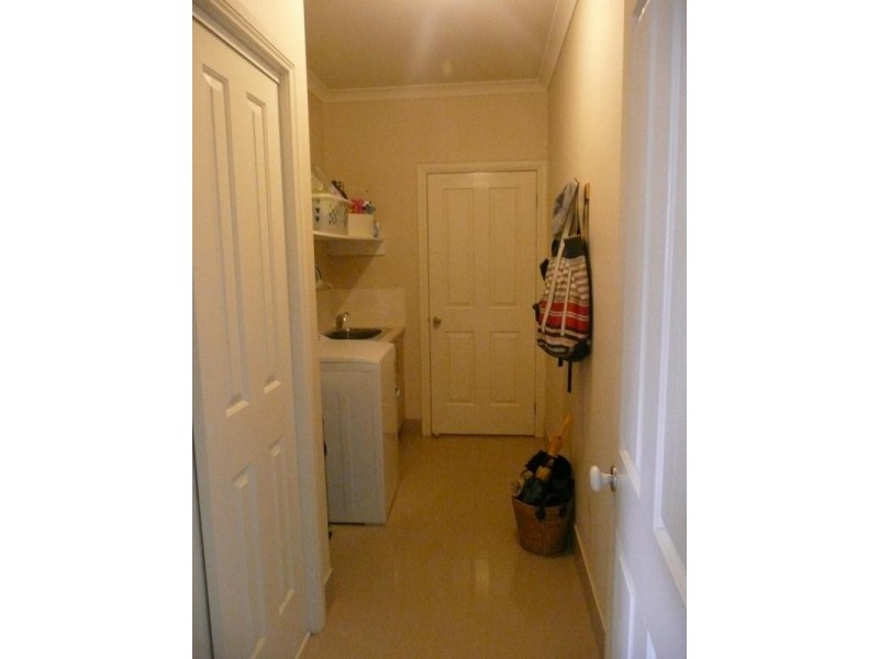 2/21 Trish Walk, Werribee VIC 3030