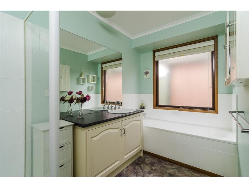 24 Bellbridge Drive, Hoppers Crossing VIC 3029