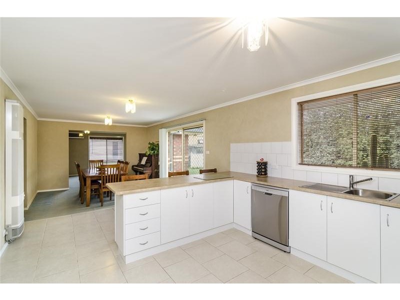 4 Carolyn Drive, Hoppers Crossing VIC 3029