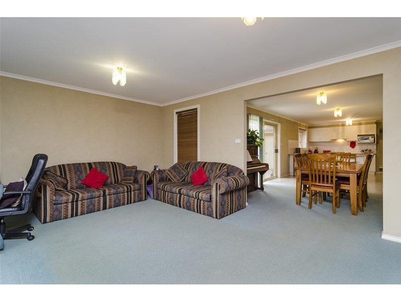 4 Carolyn Drive, Hoppers Crossing VIC 3029