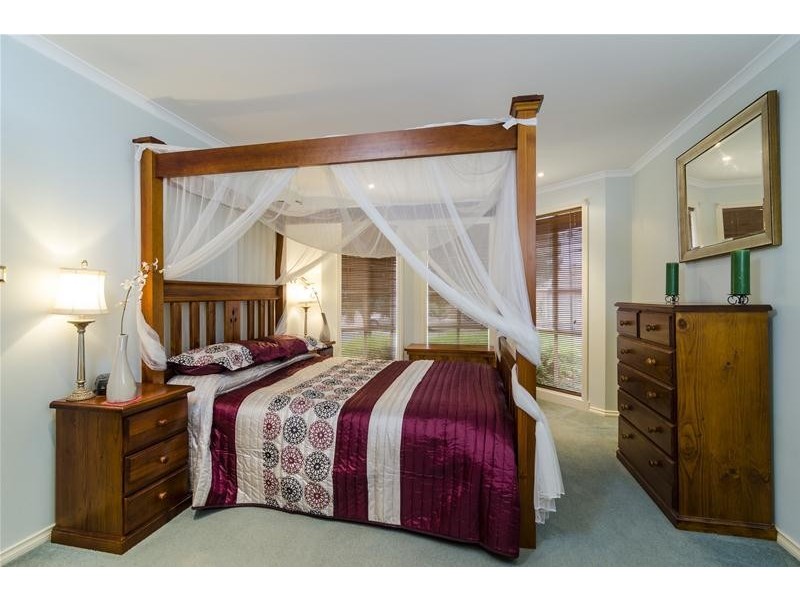 4 Carolyn Drive, Hoppers Crossing VIC 3029