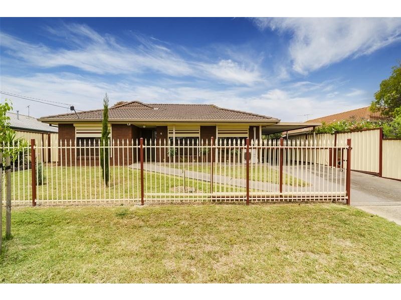 6 Greenshank Court, Werribee VIC 3030