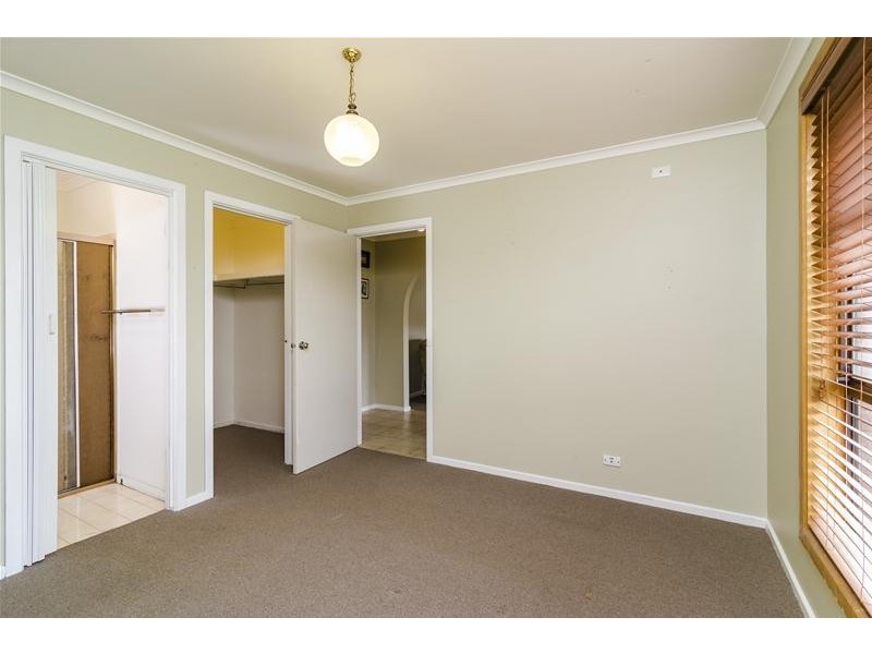 6 Greenshank Court, Werribee VIC 3030